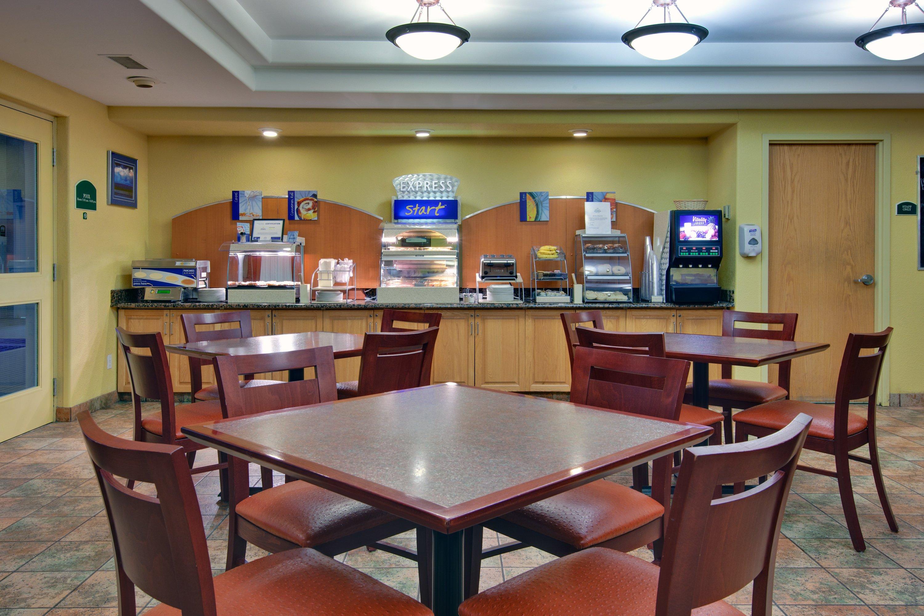 Holiday Inn Express Dryden By Ihg Экстерьер фото
