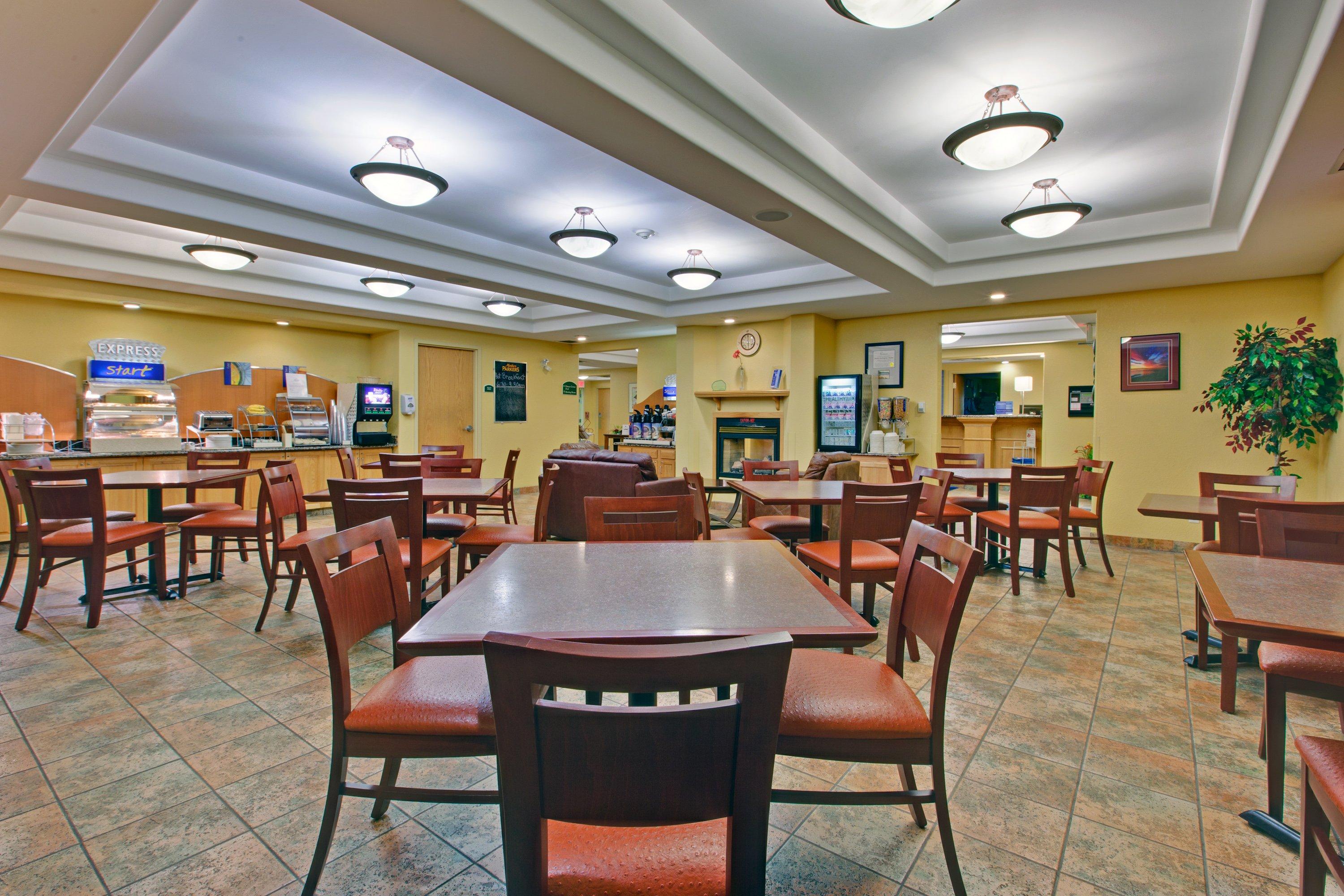 Holiday Inn Express Dryden By Ihg Экстерьер фото