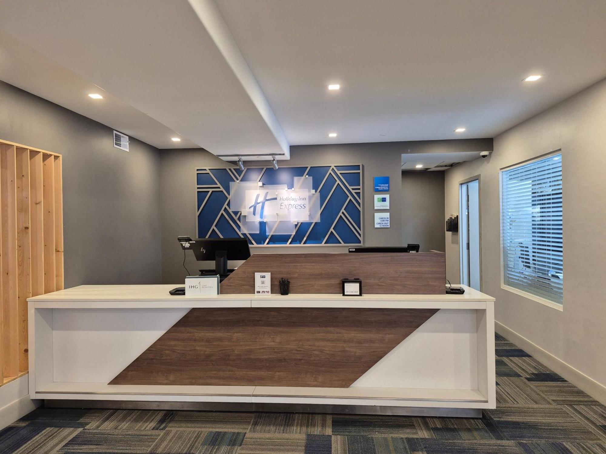 Holiday Inn Express Dryden By Ihg Экстерьер фото